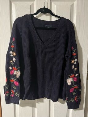 American Eagle Embroidered Floral Sleeve V-Neck Ribbed Knit Sweater Navy - M